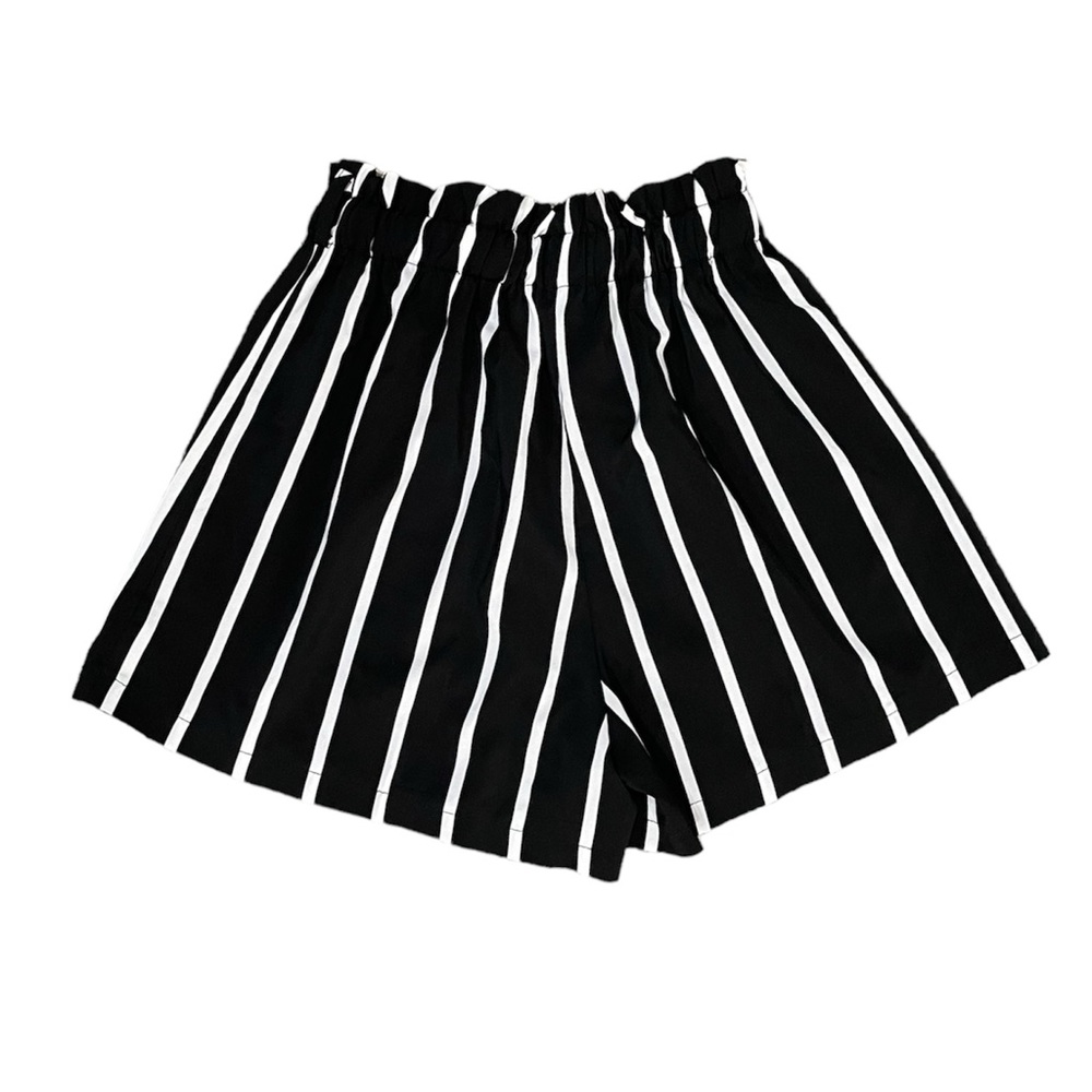 Lettuce trimmed black and white striped short shorts with belt loop